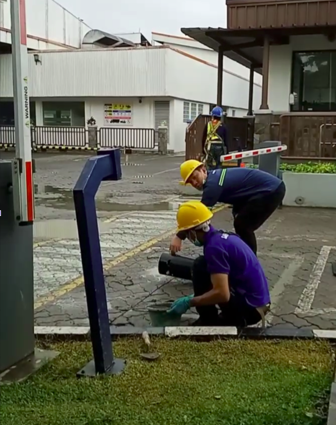 Pemasangan Barrier Gate dan Turnstile