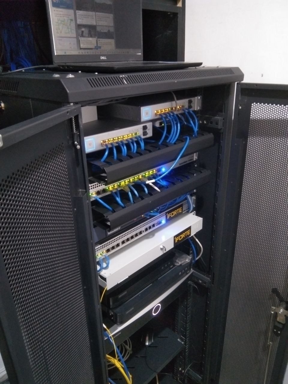 Perapihan Server Rack dan Instalasi Mikrotik